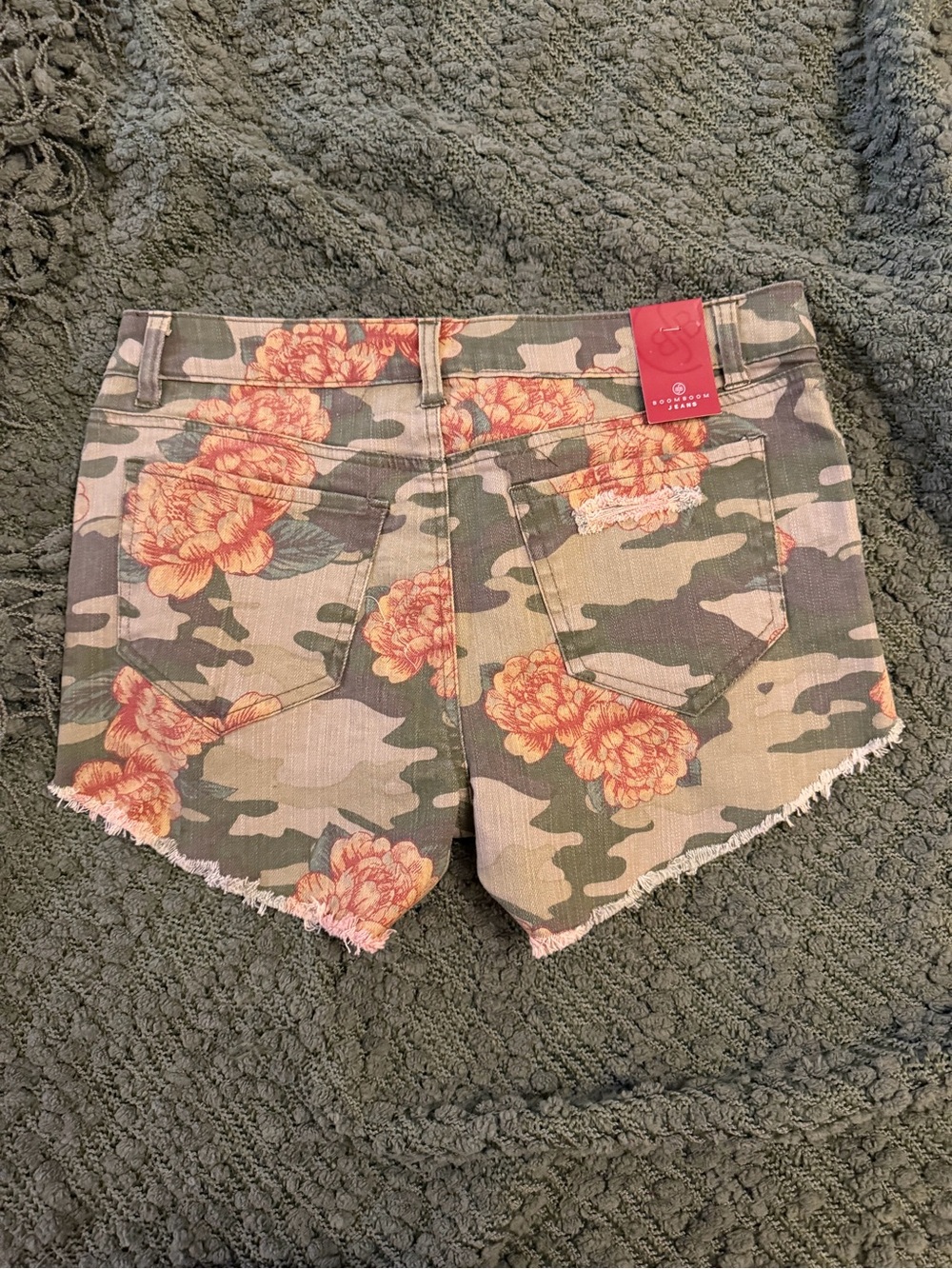 Boom Boom Jeans Green Camo Floral Distressed Denim Shorts - Picture 2 of 2